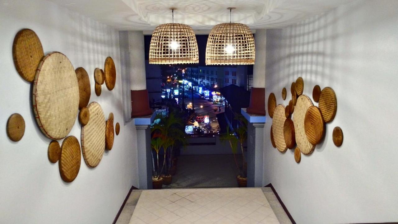 Bodega Phuket Patong (Adults Only) Hostel Buitenkant foto