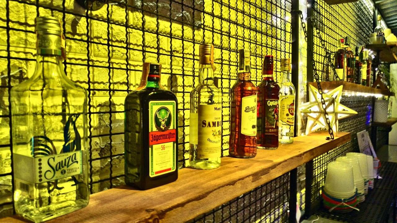 Bodega Phuket Patong (Adults Only) Hostel Buitenkant foto