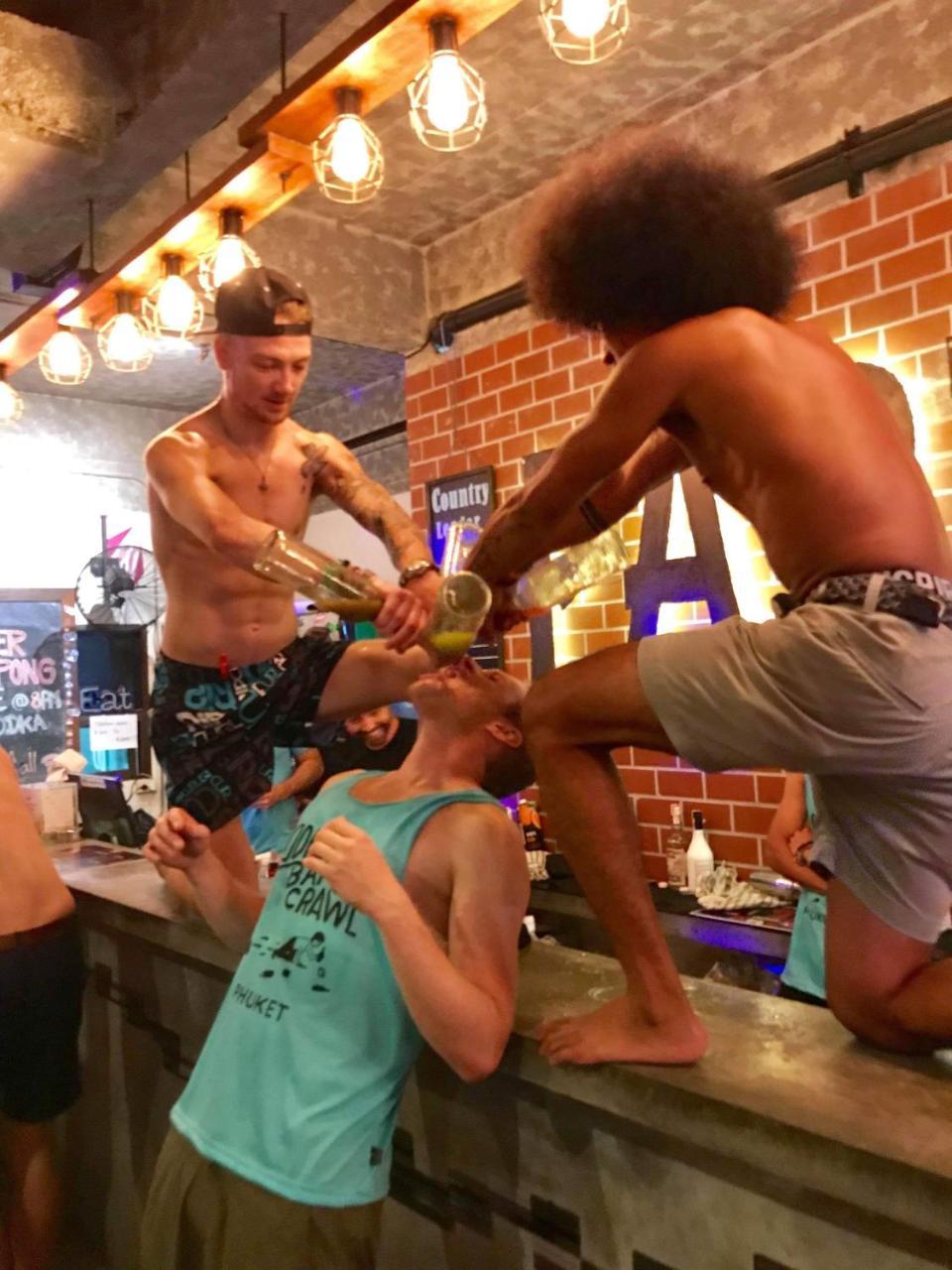 Bodega Phuket Patong (Adults Only) Hostel Buitenkant foto