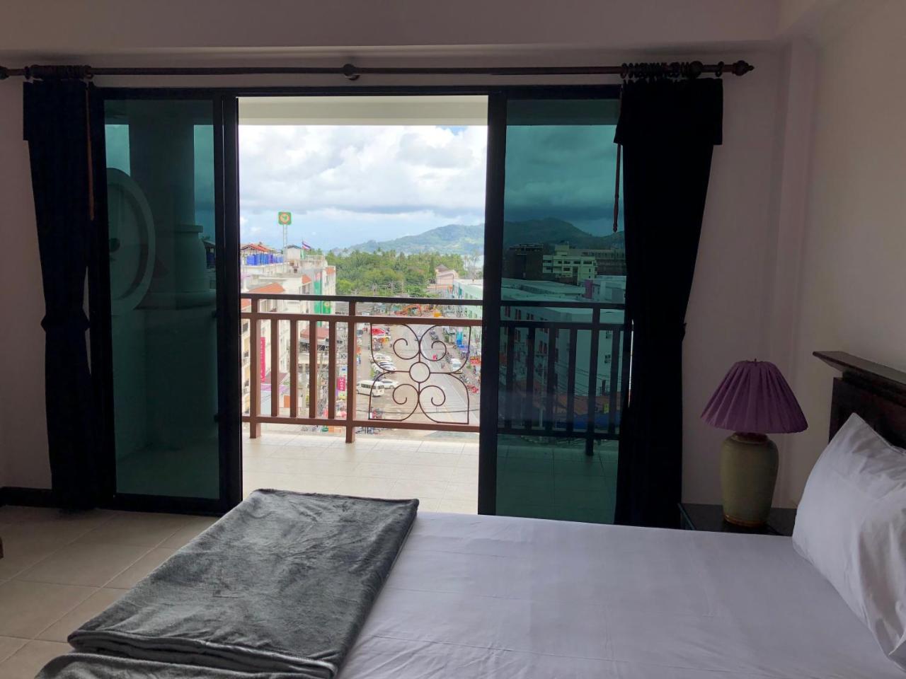 Bodega Phuket Patong (Adults Only) Hostel Buitenkant foto