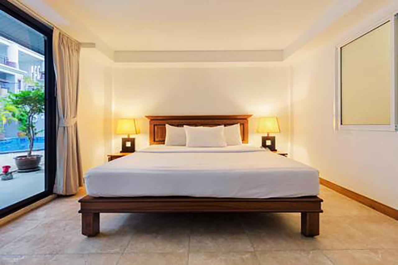 Bodega Phuket Patong (Adults Only) Hostel Buitenkant foto