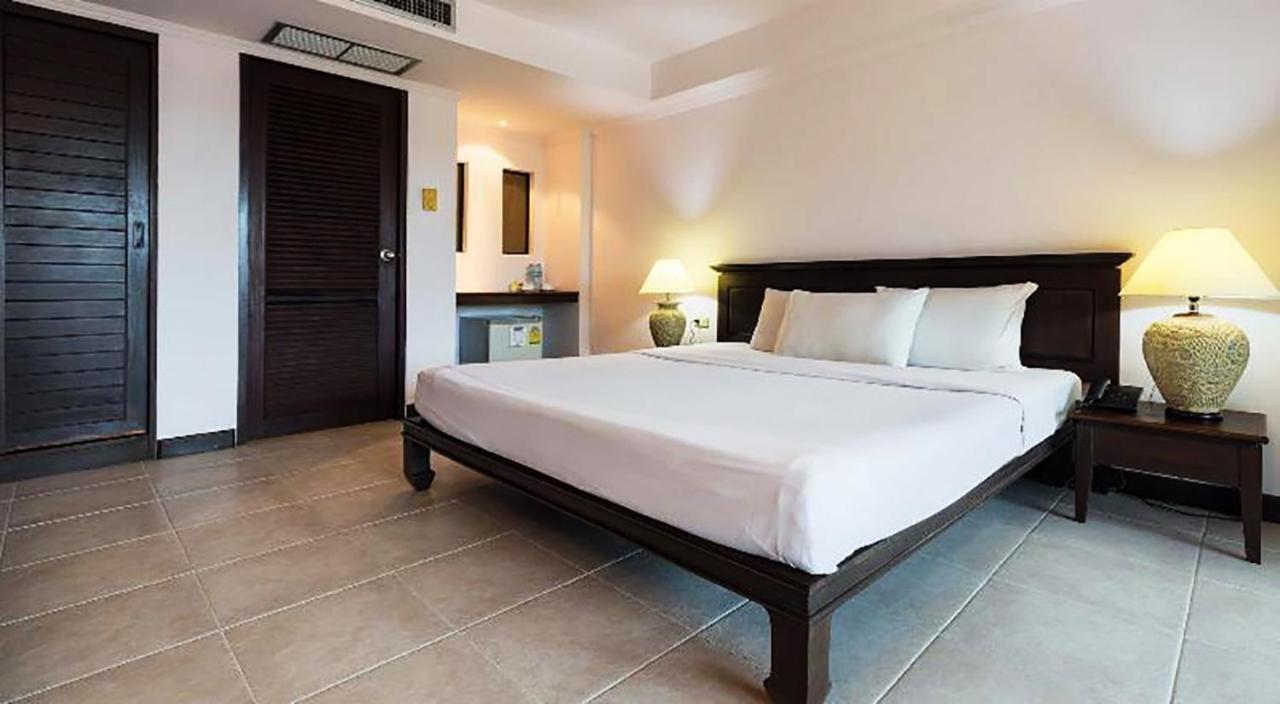 Bodega Phuket Patong (Adults Only) Hostel Buitenkant foto