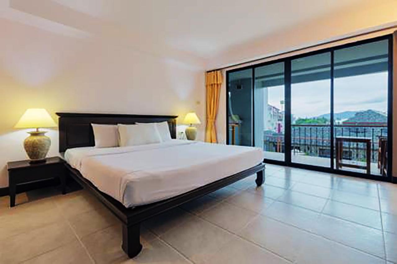 Bodega Phuket Patong (Adults Only) Hostel Buitenkant foto