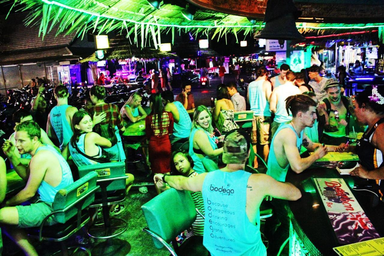 Bodega Phuket Patong (Adults Only) Hostel Buitenkant foto