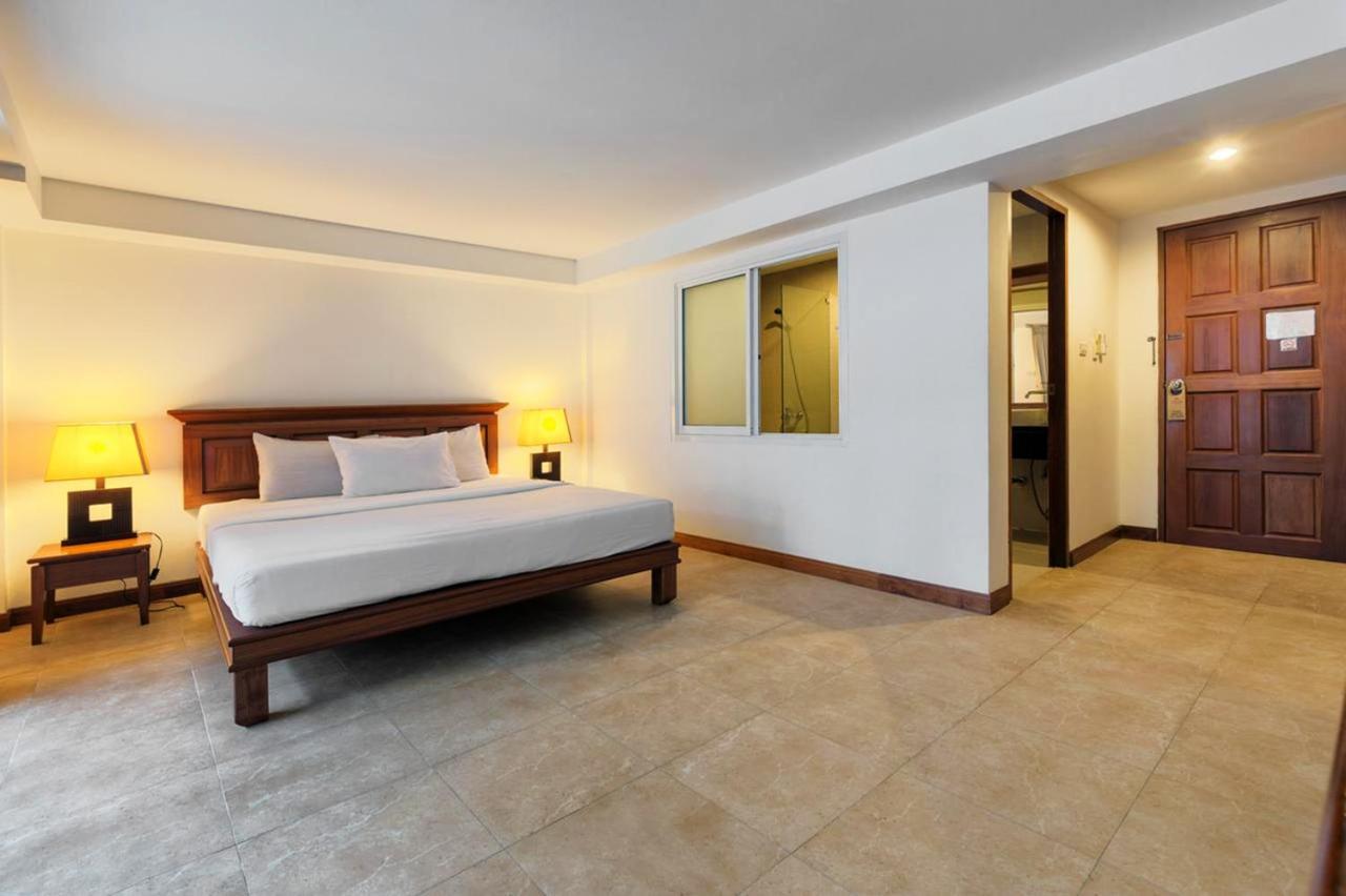 Bodega Phuket Patong (Adults Only) Hostel Buitenkant foto