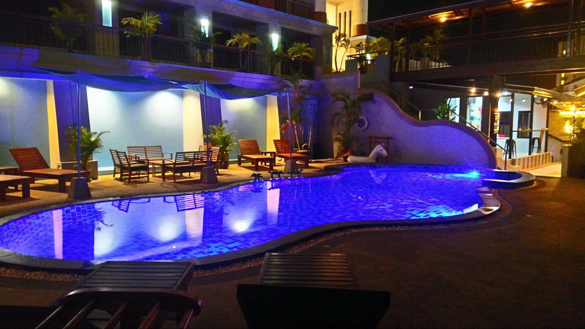 Bodega Phuket Patong (Adults Only) Hostel Buitenkant foto